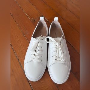 Lucky Brand Women's Dansbey Casual Sneaker/ White Sneaker size 9